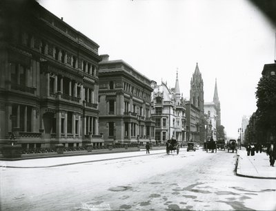 Fifth Avenue Looking North from 49th Street by G.P. Hall und Sohn