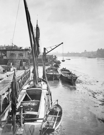 Albert Embankment towards Lambeth Palace from Vauxhall Bridge, London by George Davison Reid