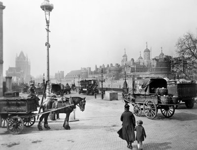 Carts outside the Tower of London by George Davison Reid
