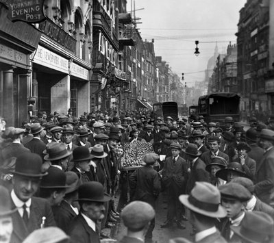 Crowd outside the Newspaper House, Fleet St looking east, City of London, before 1933 by George Davison Reid