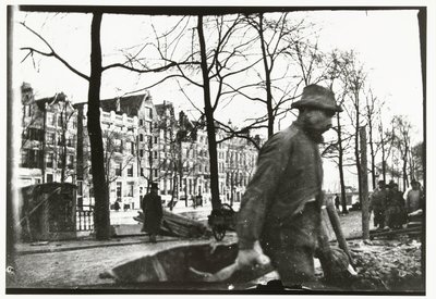 Breakthrough on Raadhuisstraat in Amsterdam by George Hendrik Breitner