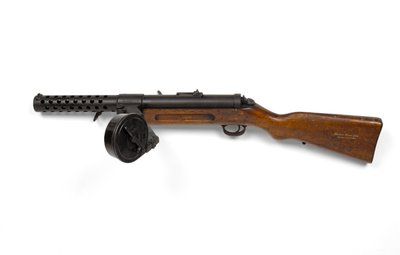 Bergmann 9 mm MP18-1 submachine gun by German School