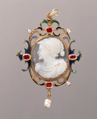 Cameo pendant depicting the bust of a bearded general by German School