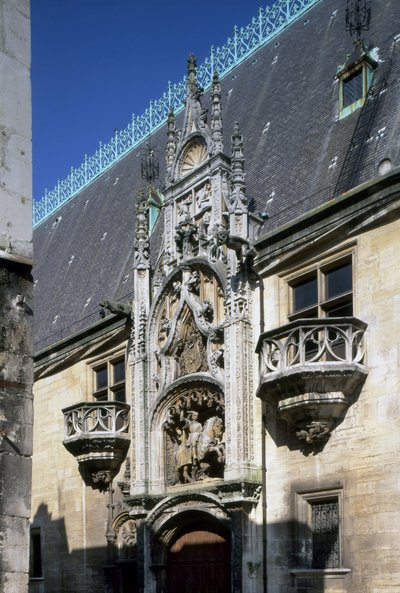 The statue of Duke Antoine, by Giorne Viard by Giorné Viard