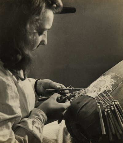 Juvenile Job in the G.I.L of Ravenna: Embroidery Workshop by Phillipe de Marlier