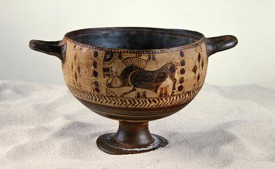 Black-figure kotyle by Greek