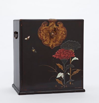 Cabinet with gilded metal fittings, Edo period, late 17th-mid 18th century by Haritsu Ogawa