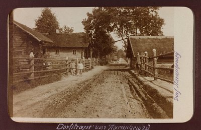 First World War: Ukraine in the years 1914-1916 during the invasion of the German army. Country Road (b/w photo) by Heldenfriedhof Dsessentniki (attr. to)