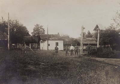 First World War: Ukraine in the years 1914-1916 during the invasion of the German army. Country Road (b/w photo) by Heldenfriedhof Dsessentniki (attr. to)