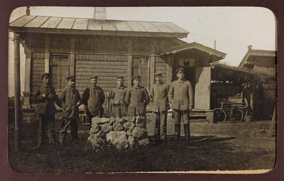 First World War: the Ukraine in the years 1914-1916 during the invasion of the German army. Portrait of group by Heldenfriedhof Dsessentniki (attr. to)