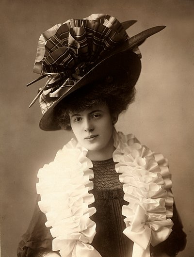 Close-up of a young woman in clothes from the beginning of the 20th century by Henri Manuel