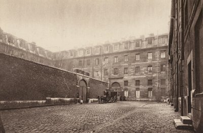 Interior Court of St-Lazare, Women