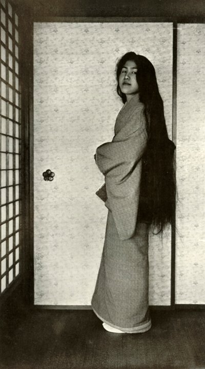 En Deshabille, 1910 by Herbert Ponting