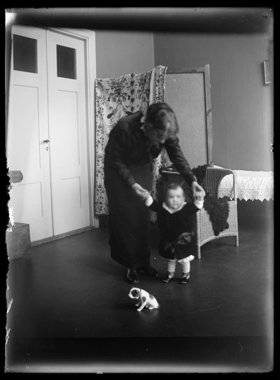 Anni and Uhra Simberg in the Studio Home on Siltasaarenkatu by Hugo Simberg