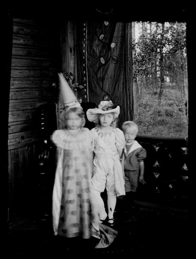 Children in Costume on the Porch of the Andersin Villa, Gadd