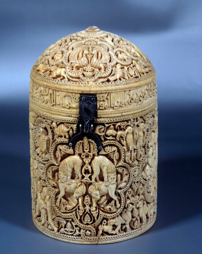 Pyxide (box) of Al-Mughira in ivory from Cordoba and intended for the Emir by Islamic School