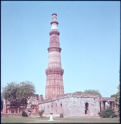 Qutab Minar by Islamic School