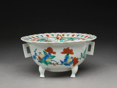 Koro bowl with a flat lid, Kakiemon related ware by Japanese School