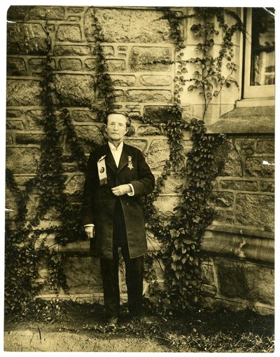 Dr Mary Walker, one of the first women doctors who has the right to wear man