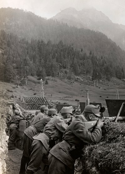Album "Meine weltkriegs - Erinnerungen South-West Front (Carinthia, Italy, South Tyrol) 31/03/1915-12/11/1918 - Josef Zohles Wien": soldiers in the trenches by Josef Zohles