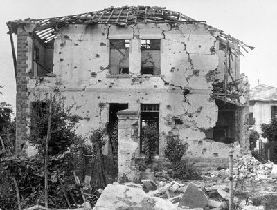 The bombardments of Sermide. Snapshot of a house by Karl Heinz Bast
