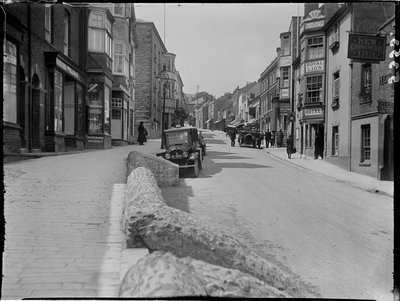 Broad Street, Lyme Regis, Dorset, 22/05/1925 by Katherine Jean Macfee
