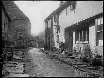 Old George Yard, Burford, Oxfordshire, 22 Apr 1924 - 06 May 1924 by Katherine Jean Macfee