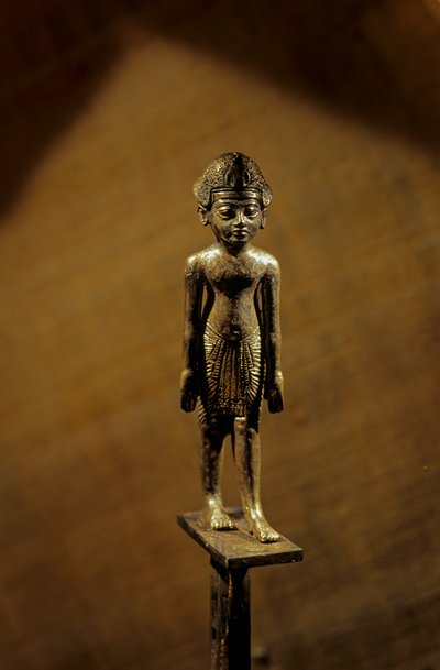 Silver staff with figure of Pharaoh, KV 62, 2007 (photo) by Kenneth Garrett