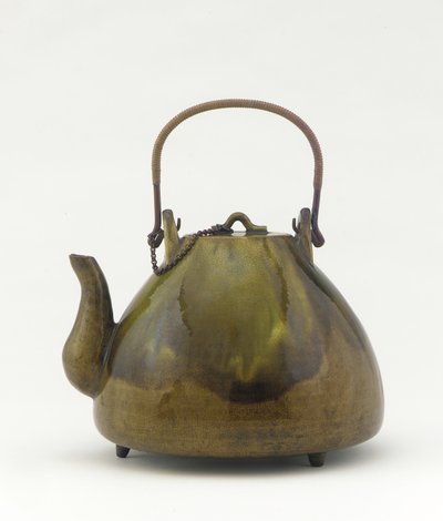 Minato ware tea pot, mid-19th century by Kichibei Ueda