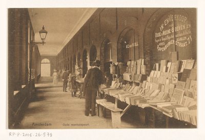 Bookstall of Aaron Eliazer van Kollem in the Oudemanhuispoort (Amsterdam Oudemanhuispoort) by Knackstedt and Näther