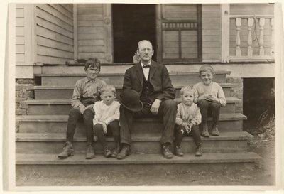 Mr. Smith, Overseer at Wylie Mill, With Four Children, Chester, South Carolina by Lewis W. Hine