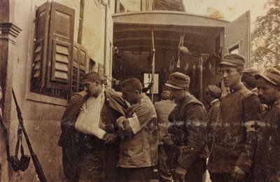 Ambulance and Wounded Soldiers, World War One by Unbekannt Unbekannt