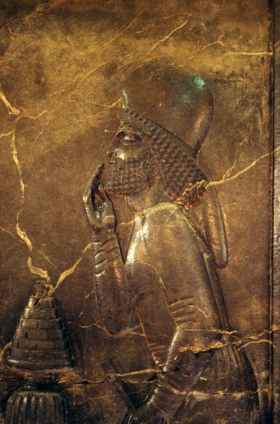 Medes Official Paying Tribute to King Darius I, Relief from Treasury of Persepolis, Iran by Unbekannt Unbekannt