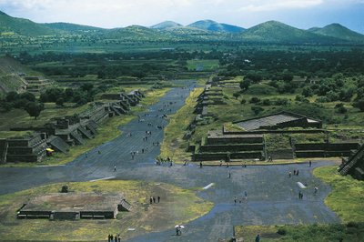 Pyramid of Moon and Avenue of Dead, Teotihuacan by Unbekannt Unbekannt