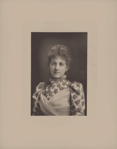 Portrait of the pianist and composer Liza Lehmann 1862-1918 by London . Photo studio W. and
