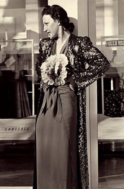 Model in evening dress created by the Italian couture house Dragoni by Luis Bogino