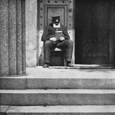 Berlin: Der Pfortner; Porter by Mario Bucovich