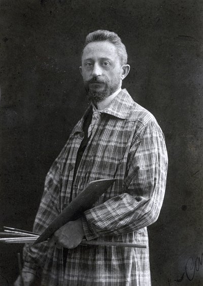 Three-quarter-length portrait of the painter Guido Spadolini. He is wearing a long smock and holding brushes and palette in his left hand, 26 November 1901 by Mario Nunes Vais