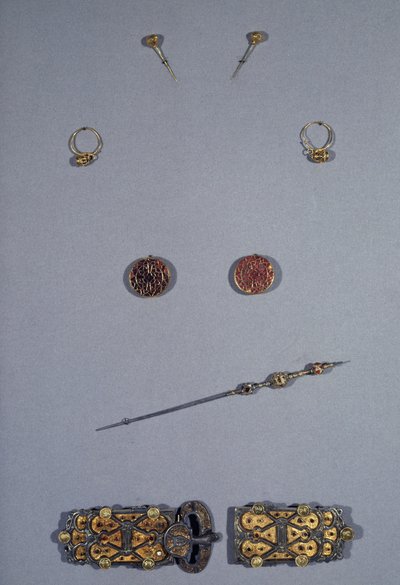 Set of the Queen of the Francs Arnegonde or Aregonde by Merovingian Merovingian