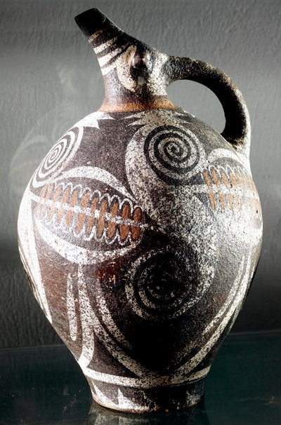 Minoan art: ceramic jug decorated with polychrome drawings by Minoan