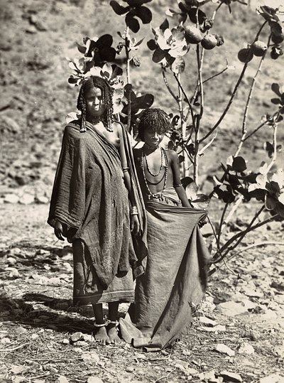 Building an Empire in the Fascist age: two Mària girls, 1936 by Modestino Baldinetti