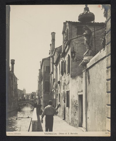 Quay along the Chiesa di San Barnaba in Venice Venezia - Chiesa di S. Barnaba (title on object) by Neue Photographische Gesellschaft