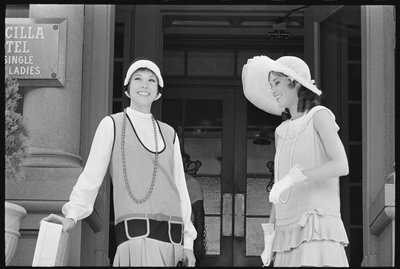 Julie Andrews and Mary Tyler Moore on the set of 