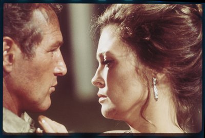 Paul Newman and Faye Dunaway on set of 