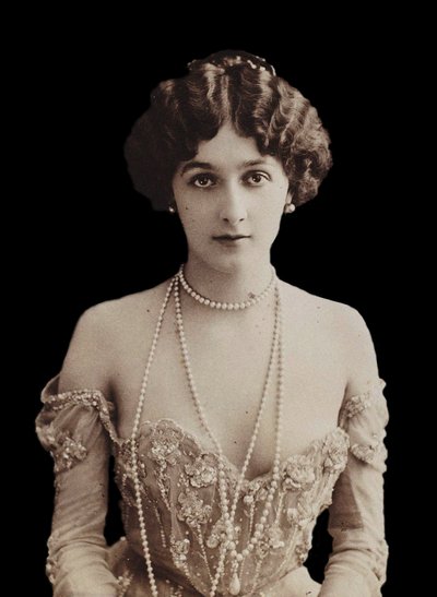 Portrait of the Opera Singer Lina Cavalieri by Paris . Photo studio Reutlinger