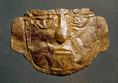 Precolombian civilization (Peru): gold mask dating from the period preceding the Spanish conquest. 15th century by Pre Columbian