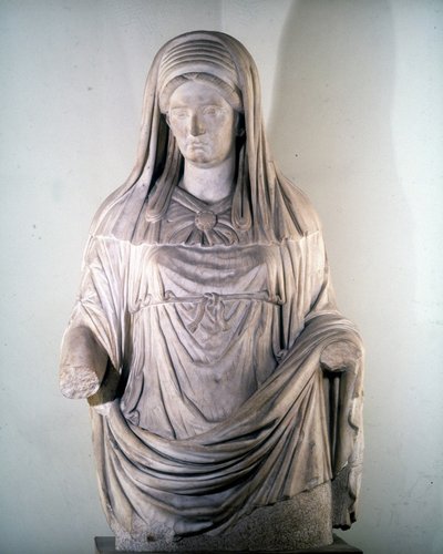 Sculpture of the vestal 