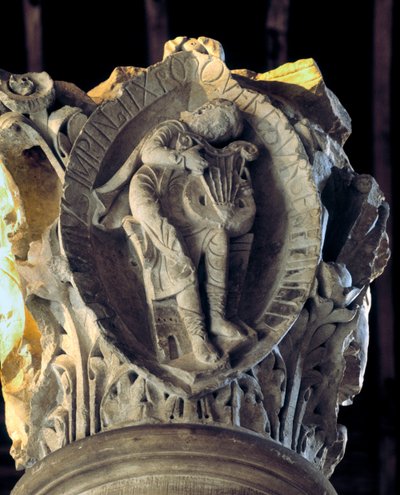 Tones of Gregorian chant: the third one (passion and resurrection of Christ), Capital of the choir by Romanesque
