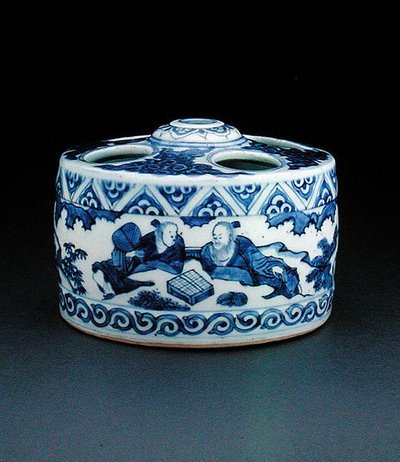 Blue and white inkstand, painted with scholars playing 