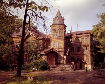 Russian architecture: view of a 19th century dacha, Russian country house by School Russian